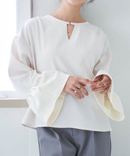 mil(ミル)の「【150㎝前後の小柄さんサイズ】フレアスリーブ キーネックブラウス(シャツ/ブラウス・レディース・オフホワイト/ライトグリーン/ブラック・S/XS)」の10枚目の写真