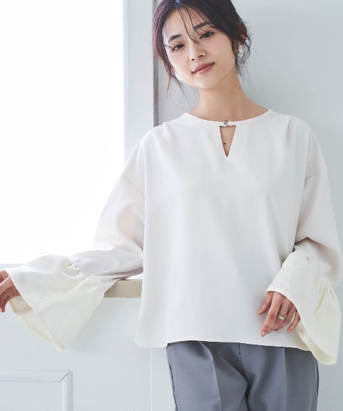 mil(ミル)の「【150㎝前後の小柄さんサイズ】フレアスリーブ キーネックブラウス(シャツ/ブラウス・レディース・オフホワイト/ライトグリーン/ブラック・S/XS)」の5枚目の写真