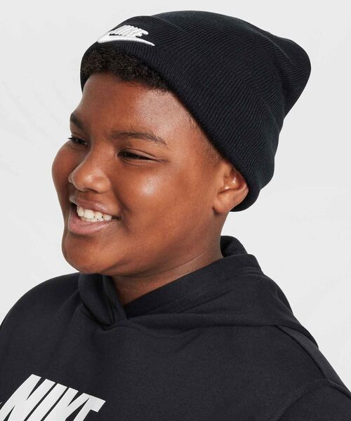 NIKE（ナイキ）の「ナイキ ピーク ジュニアビーニー / Nike Peak Big Kids' Beanie HF5498-010 Black（ニットキャップ/ビーニー・キッズ・ブラック・ONE SIZE）」の3枚目の写真