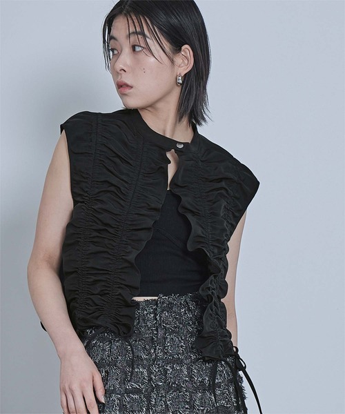 miette(ミエット)の「ドロストギャザーベスト(ベスト・レディース・ベージュ/ブラック・FREE)」の2枚目の写真