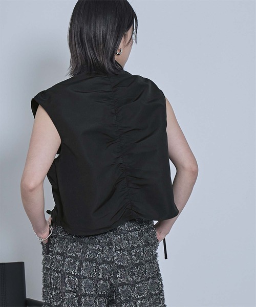 miette(ミエット)の「ドロストギャザーベスト(ベスト・レディース・ベージュ/ブラック・FREE)」の4枚目の写真