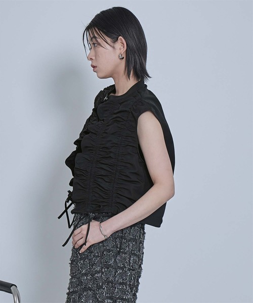 miette(ミエット)の「ドロストギャザーベスト(ベスト・レディース・ベージュ/ブラック・FREE)」の7枚目の写真