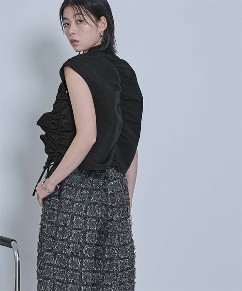 miette(ミエット)の「ドロストギャザーベスト(ベスト・レディース・ベージュ/ブラック・FREE)」の8枚目の写真