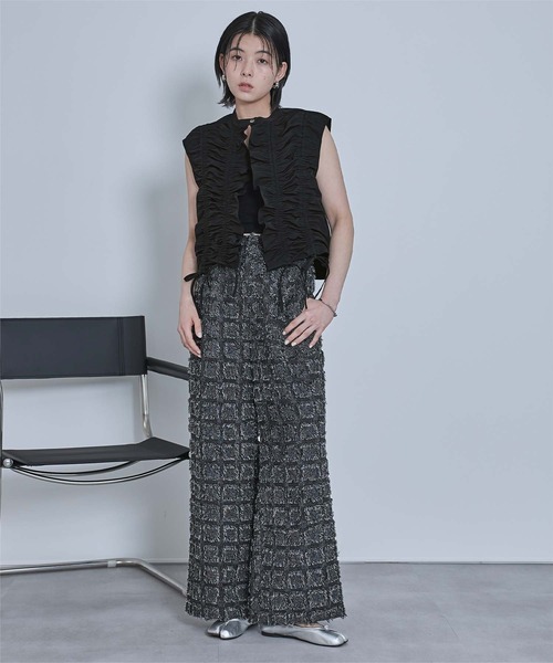 miette(ミエット)の「ドロストギャザーベスト(ベスト・レディース・ベージュ/ブラック・FREE)」の9枚目の写真