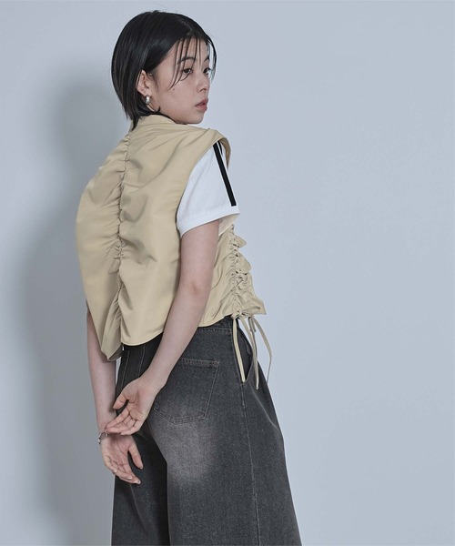 miette(ミエット)の「ドロストギャザーベスト(ベスト・レディース・ベージュ/ブラック・FREE)」の13枚目の写真