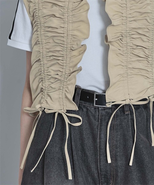 miette(ミエット)の「ドロストギャザーベスト(ベスト・レディース・ベージュ/ブラック・FREE)」の15枚目の写真