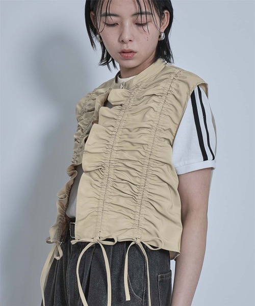 miette(ミエット)の「ドロストギャザーベスト(ベスト・レディース・ベージュ/ブラック・FREE)」の17枚目の写真