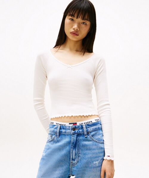 tommy jeans(トミー ジーンズ)の「スリムVネックガーメントダイリブカットソー(Tシャツ/カットソー・レディース・ホワイト/ブルー・MEDIUM/SMALL/X-SMALL)」の1枚目の写真