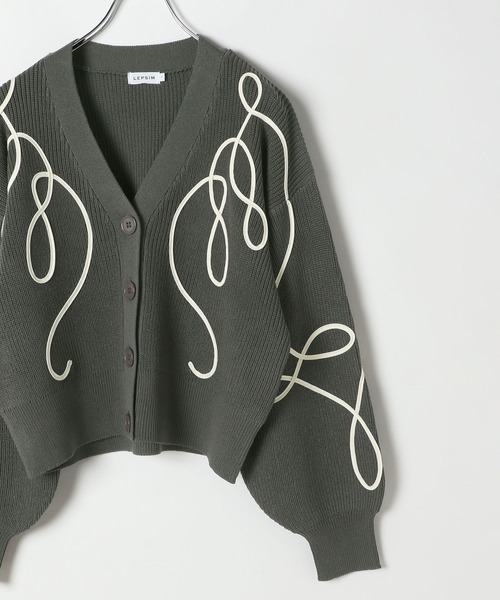 LEPSIM(レプシィム)の「7ゲージニュアンス刺繍カーディガン 320122(カーディガン/ボレロ・レディース・チャコールグレー/ライトベージュ・FREE)」の5枚目の写真