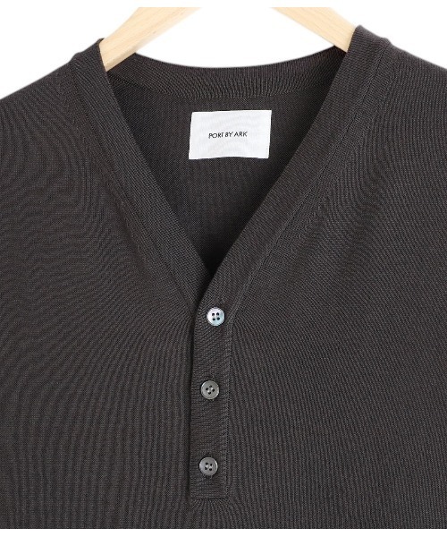 PORT BY ARK（ポートバイアーク）の「PORT BY ARK / ポートバイアーク：Henley Neck Knit：PO17-K001[COR]（ニット/セーター・メンズ・ダークグレー/ベージュ系その他/ブラック・1/2）」の21枚目の写真