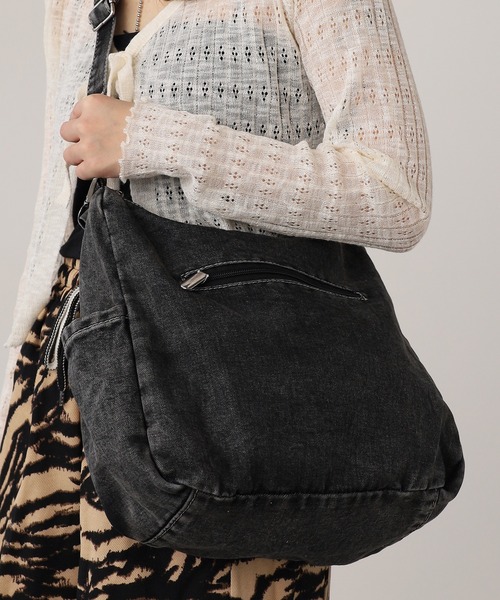 ROOPTOKYO（ループトウキョウ）の「Denim motif shoulder bag / デニムモチーフ ショルダーバック（ショルダーバッグ・メンズ・ライトブルー/ブラック/ブルー・FREE）」の2枚目の写真