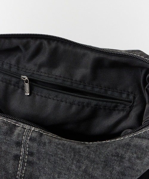 ROOPTOKYO（ループトウキョウ）の「Denim motif shoulder bag / デニムモチーフ ショルダーバック（ショルダーバッグ・メンズ・ライトブルー/ブラック/ブルー・FREE）」の7枚目の写真