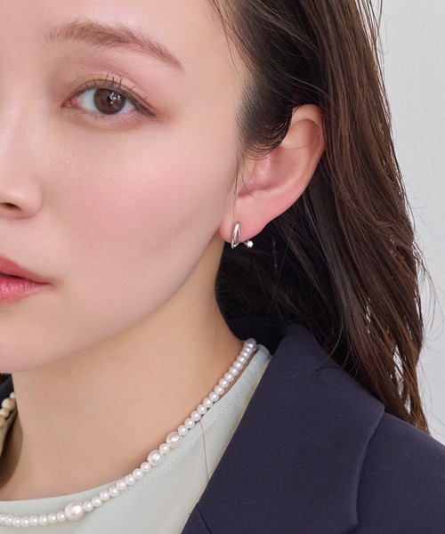 Phoebe(フィービィー)の「【痛くないシリーズ】リーフビジューフロートライトフィットイヤリング(イヤリング・レディース・イエローゴールド/シャンパン/シルバー・FREE)」の1枚目の写真