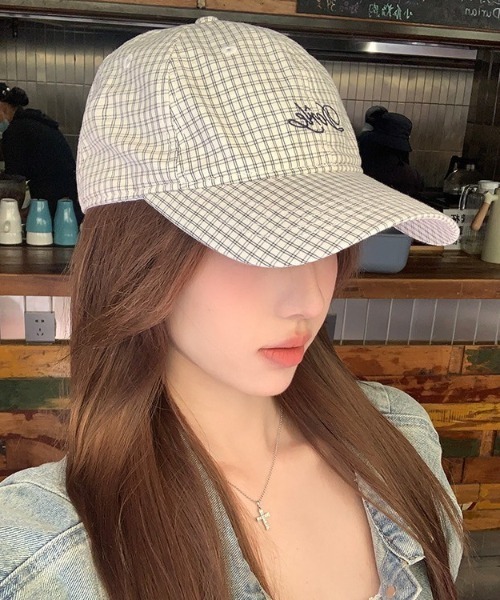 SHEPP（シープ）の「ワンポイント刺繍 チェック ベースボールキャップ（キャップ・レディース・ホワイト/ブルー/アイボリー・F）」の2枚目の写真