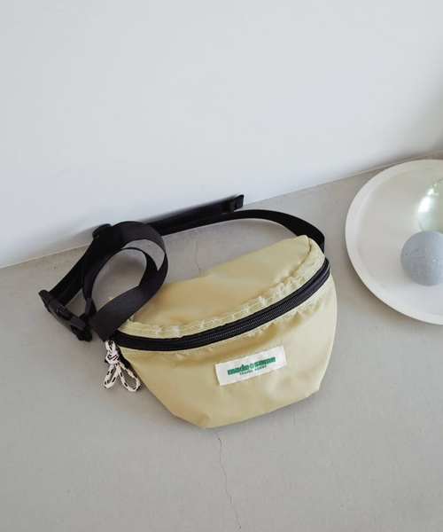 SLOBE IENA（スローブイエナ）の「made some sports wear for SLOBE IENA ウエストポーチ（ボディバッグ/ウエストポーチ・レディース・ベージュ/ブラウン・FREE）」の2枚目の写真