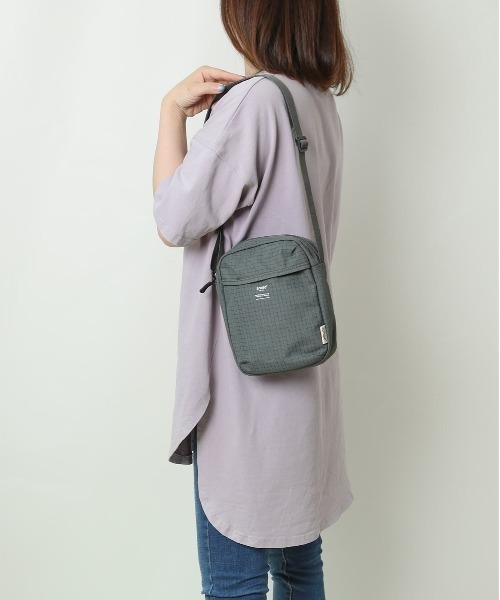 anello(アネロ)の「anello ファン ミニショルダー(ショルダーバッグ・レディース・グレー/マスタード/ブラック/ライトグレー/ブルーグレー・FREE)」の17枚目の写真