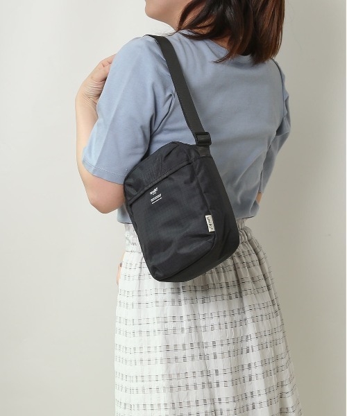 anello(アネロ)の「anello ファン ミニショルダー(ショルダーバッグ・レディース・グレー/マスタード/ブラック/ライトグレー/ブルーグレー・FREE)」の19枚目の写真