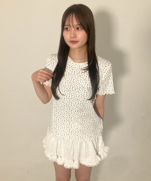 .KOM（ドットコム）の「A'GEM/9 × .kom 『.KOM/ドットケーオーエム』 フラワープリントメロウトップス（Tシャツ/カットソー・レディース・ネイビー/アイボリー/グレー・FREE）」の2枚目の写真