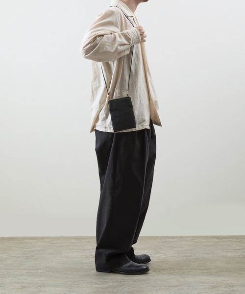 20/80(テゥエンティーエイティー)の「20/80 トゥエンティーエイティー / SHRINK LEATHER GAMAGUCHI SQUARE SHOULDER BAG シュリンクレザーがま口ショルダーバッグ / S079(ショルダーバッグ・メンズ・ブラック・FREE)」の4枚目の写真
