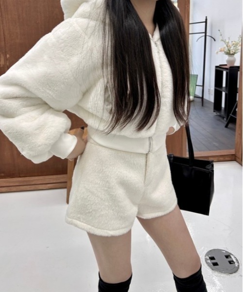 ipugo(イプゴ)の「ipugo/イプゴ シャギーショートパンツ(その他パンツ・レディース・ホワイト/ブラック・S/M)」の6枚目の写真