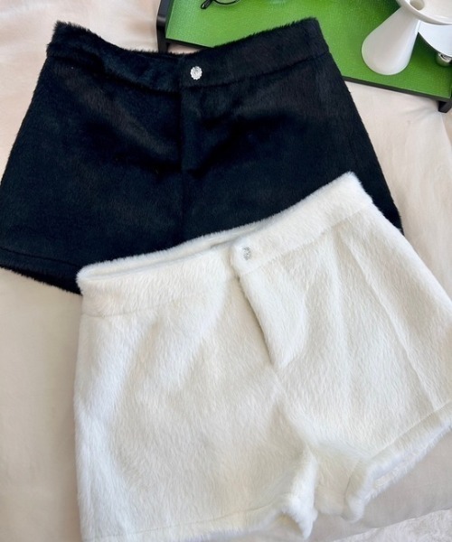 ipugo(イプゴ)の「ipugo/イプゴ シャギーショートパンツ(その他パンツ・レディース・ホワイト/ブラック・S/M)」の3枚目の写真