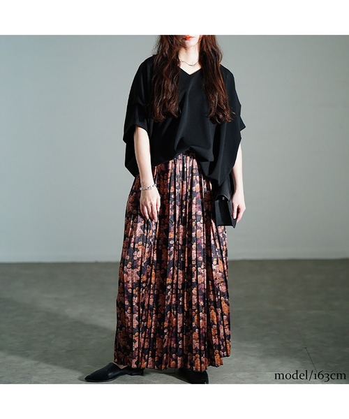 GOLDJAPAN(ゴールドジャパン)の「花柄プリーツスカート【大きいサイズ対応】(スカート・レディース・ブラック系・LL~3L/4L~5L)」の11枚目の写真