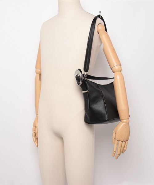 Beau're(ヴュレ)の「【BEAURE/ビュレ】Cow Leather ベルト ワンショルダー Bag(ショルダーバッグ・レディース・シルバー/サックスブルー/ブラック・FREE)」の5枚目の写真