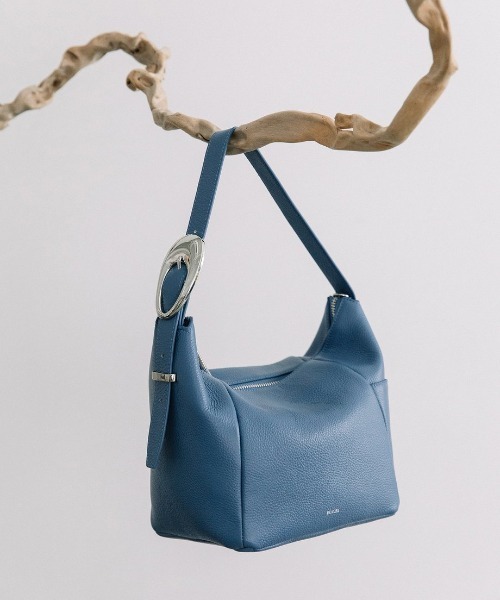 Beau're(ヴュレ)の「【BEAURE/ビュレ】Cow Leather ベルト ワンショルダー Bag(ショルダーバッグ・レディース・シルバー/サックスブルー/ブラック・FREE)」の1枚目の写真