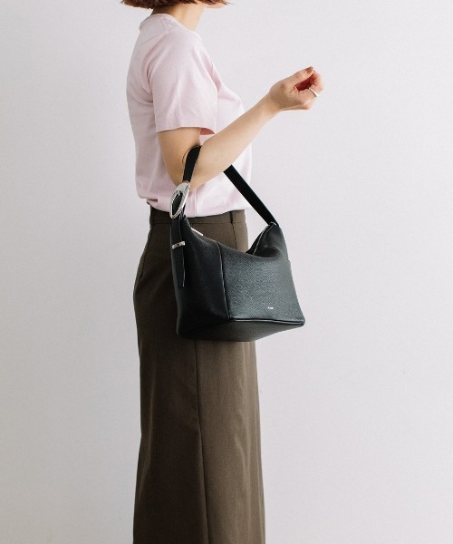 Beau're(ヴュレ)の「【BEAURE/ビュレ】Cow Leather ベルト ワンショルダー Bag(ショルダーバッグ・レディース・シルバー/サックスブルー/ブラック・FREE)」の6枚目の写真