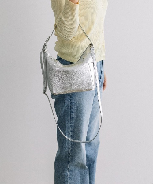 Beau're(ヴュレ)の「【BEAURE/ビュレ】Cow Leather ベルト ワンショルダー Bag(ショルダーバッグ・レディース・シルバー/サックスブルー/ブラック・FREE)」の8枚目の写真