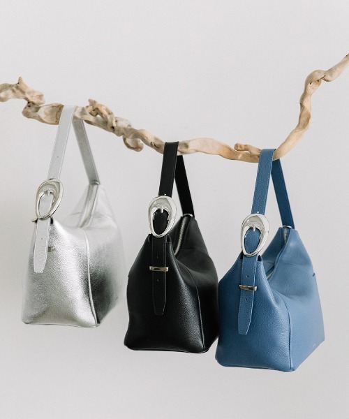 Beau're(ヴュレ)の「【BEAURE/ビュレ】Cow Leather ベルト ワンショルダー Bag(ショルダーバッグ・レディース・シルバー/サックスブルー/ブラック・FREE)」の9枚目の写真