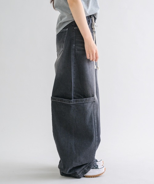 EPNK(イーピーエヌケー)の「【EPNK】Large pocket easy denim pants / ラージポケットイージーデニムパンツ(デニムパンツ・メンズ・ブラック/ブラック系その他・SMALL/MEDIUM/LARGE)」の11枚目の写真