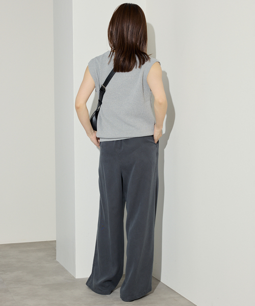 SLOBE IENA(スローブイエナ)の「《WEB限定/追加》総針Vネック ニットベスト(ベスト・レディース・ブラック/アイボリー/チャコールグレー・FREE)」の22枚目の写真