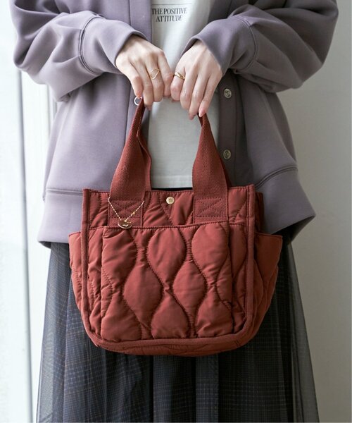 ikka（イッカ）の「【軽量】キルティング多ポケトートバッグ（トートバッグ・レディース・ワイン/ブラック/シルバーグレー/ブルー/グレー/オフホワイト・FREE）」の6枚目の写真