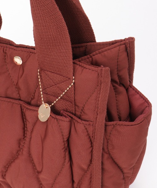 ikka（イッカ）の「【軽量】キルティング多ポケトートバッグ（トートバッグ・レディース・ワイン/ブラック/シルバーグレー/ブルー/グレー/オフホワイト・FREE）」の8枚目の写真