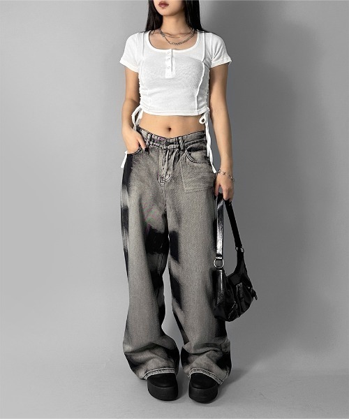 LVEU.(ラブユ.)の「【LVEU.】サイドシャーリングクロップドトップス / トップス カットソー リブ 半袖 シャーリング ボタン Uネック クロップド ショート ブラック ホワイト ネイビー(Tシャツ/カットソー・レディース・ホワイト/ブラック/ネイビー・FREE)」の21枚目の写真