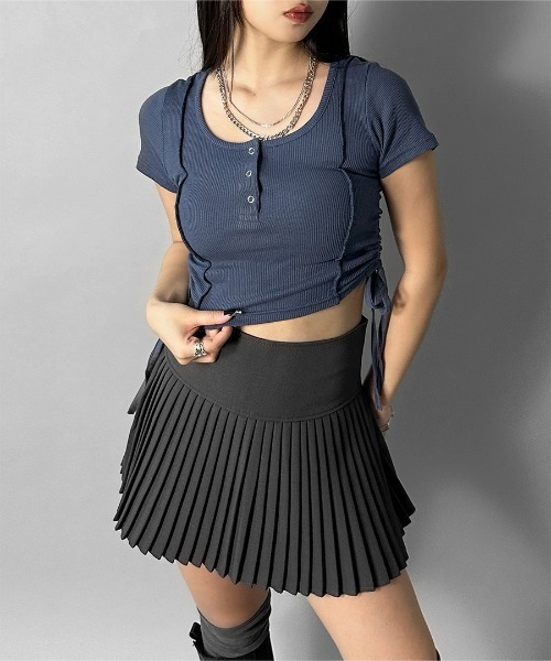 LVEU.(ラブユ.)の「【LVEU.】サイドシャーリングクロップドトップス / トップス カットソー リブ 半袖 シャーリング ボタン Uネック クロップド ショート ブラック ホワイト ネイビー(Tシャツ/カットソー・レディース・ホワイト/ブラック/ネイビー・FREE)」の19枚目の写真