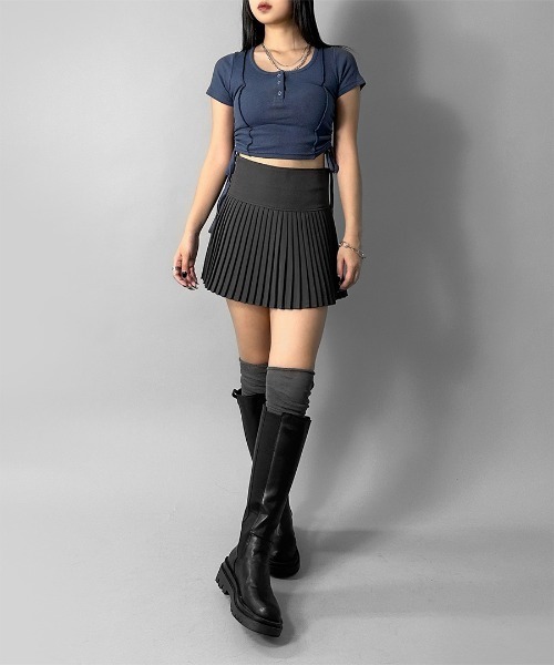 LVEU.(ラブユ.)の「【LVEU.】サイドシャーリングクロップドトップス / トップス カットソー リブ 半袖 シャーリング ボタン Uネック クロップド ショート ブラック ホワイト ネイビー(Tシャツ/カットソー・レディース・ホワイト/ブラック/ネイビー・FREE)」の20枚目の写真