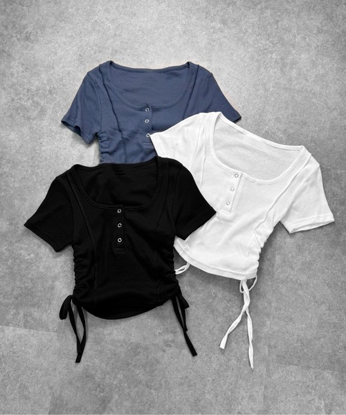 LVEU.(ラブユ.)の「【LVEU.】サイドシャーリングクロップドトップス / トップス カットソー リブ 半袖 シャーリング ボタン Uネック クロップド ショート ブラック ホワイト ネイビー(Tシャツ/カットソー・レディース・ホワイト/ブラック/ネイビー・FREE)」の13枚目の写真