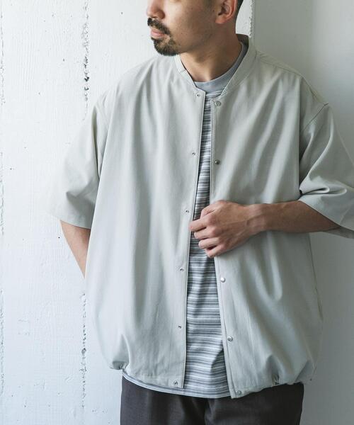 URBAN RESEARCH DOORS（アーバンリサーチドアーズ）の「『UR TECH DRYLUXE』ショートスリーブブルゾン（ブルゾン・メンズ・グリーン/ベージュ系その他/ネイビー・LARGE/X-LARGE/MEDIUM）」の2枚目の写真