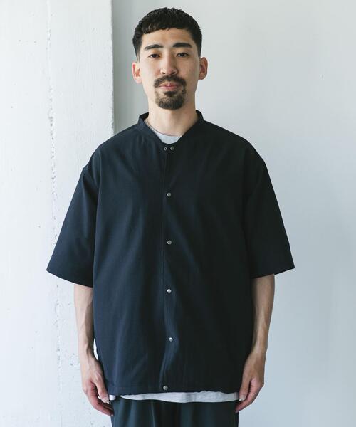 URBAN RESEARCH DOORS（アーバンリサーチドアーズ）の「『UR TECH DRYLUXE』ショートスリーブブルゾン（ブルゾン・メンズ・グリーン/ベージュ系その他/ネイビー・LARGE/X-LARGE/MEDIUM）」の21枚目の写真