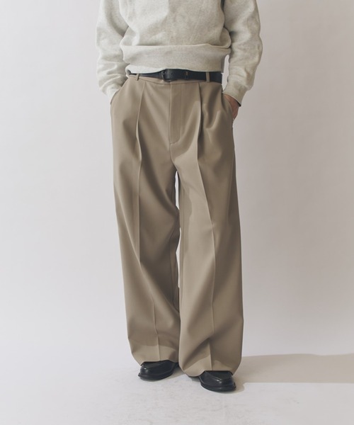 Lui's（ルイス）の「ダブルクロス タックワイドパンツ（スラックス・メンズ・アッシュグレー/ブラック/モカ・M/S）」の3枚目の写真