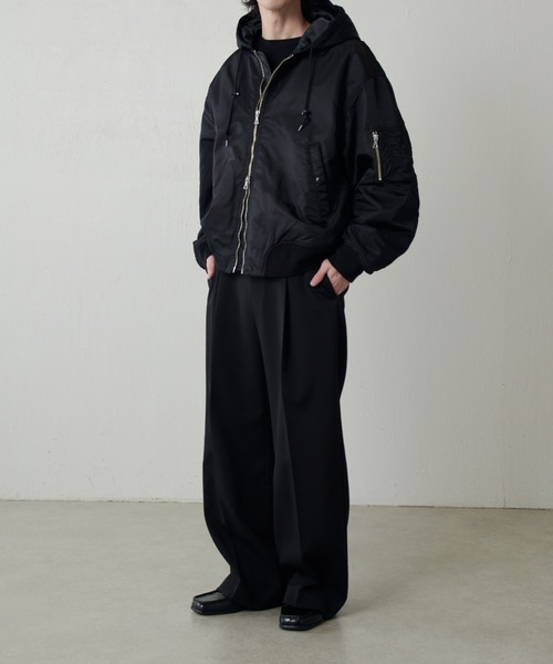 Lui's（ルイス）の「ダブルクロス タックワイドパンツ（スラックス・メンズ・アッシュグレー/ブラック/モカ・M/S）」の9枚目の写真