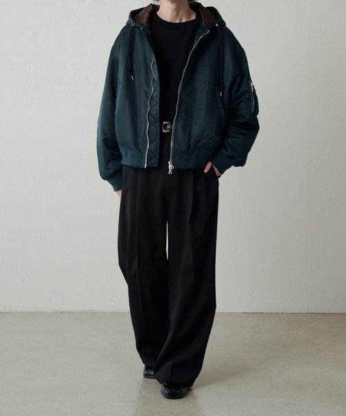 Lui's（ルイス）の「ダブルクロス タックワイドパンツ（スラックス・メンズ・アッシュグレー/ブラック/モカ・M/S）」の10枚目の写真