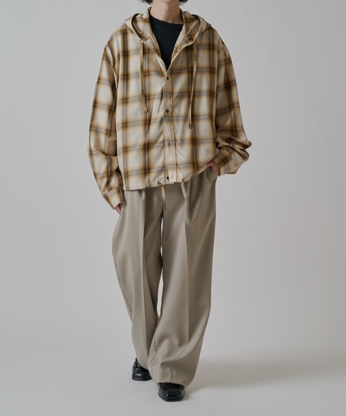 Lui's（ルイス）の「ダブルクロス タックワイドパンツ（スラックス・メンズ・アッシュグレー/ブラック/モカ・M/S）」の18枚目の写真
