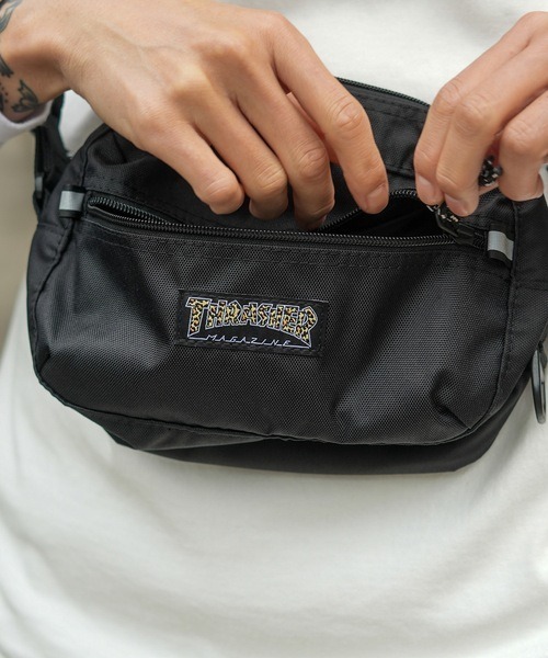THRASHER（スラッシャー）の「【THRASHER/スラッシャー】Mini Shoulder Pouch＜ヨコ＞　撥水加工　ブランドロゴ　ショルダーバッグ　ウエストボディバッグ（ショルダーバッグ・メンズ・ブラック/ブラック系その他/ブラック×ホワイト・FREE）」の3枚目の写真