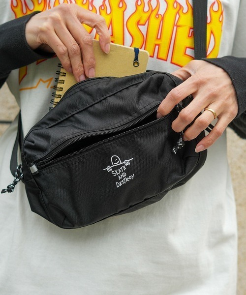 THRASHER（スラッシャー）の「【THRASHER/スラッシャー】Mini Shoulder Pouch＜ヨコ＞　撥水加工　ブランドロゴ　ショルダーバッグ　ウエストボディバッグ（ショルダーバッグ・メンズ・ブラック/ブラック系その他/ブラック×ホワイト・FREE）」の16枚目の写真