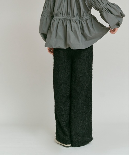 W:Huku（フーク）の「フェザーヤーン ハイウエスト タック イージーパンツ / Feather Yarn High-Waisted Tuck Pants（その他パンツ・レディース・ブラック/アイボリー・M/L）」の4枚目の写真