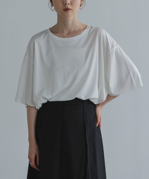 Noble(ノーブル)の「ELENI/エルニ トリアセテートサテンTシャツ(Tシャツ/カットソー・レディース・ホワイト/ブラック・FREE)」の2枚目の写真