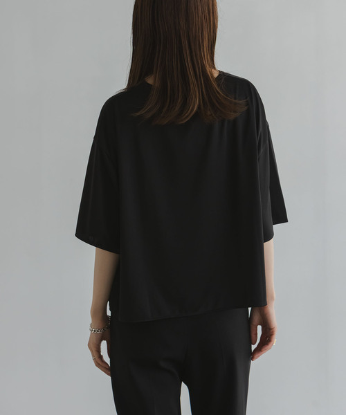 Noble(ノーブル)の「ELENI/エルニ トリアセテートサテンTシャツ(Tシャツ/カットソー・レディース・ホワイト/ブラック・FREE)」の8枚目の写真